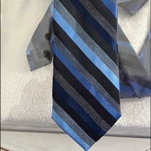 Like new mens striped tie in shades of navy, gray & black.